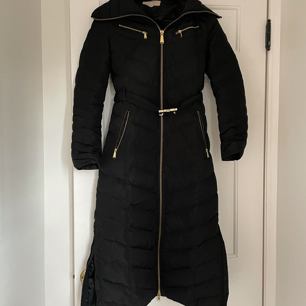 Micheal kors puffer jacket. Heavy and great for winter cold!